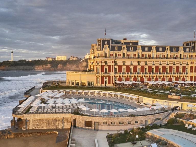 L’extraordinaire rénovation de l’Hôtel du Palais à Biarritz
